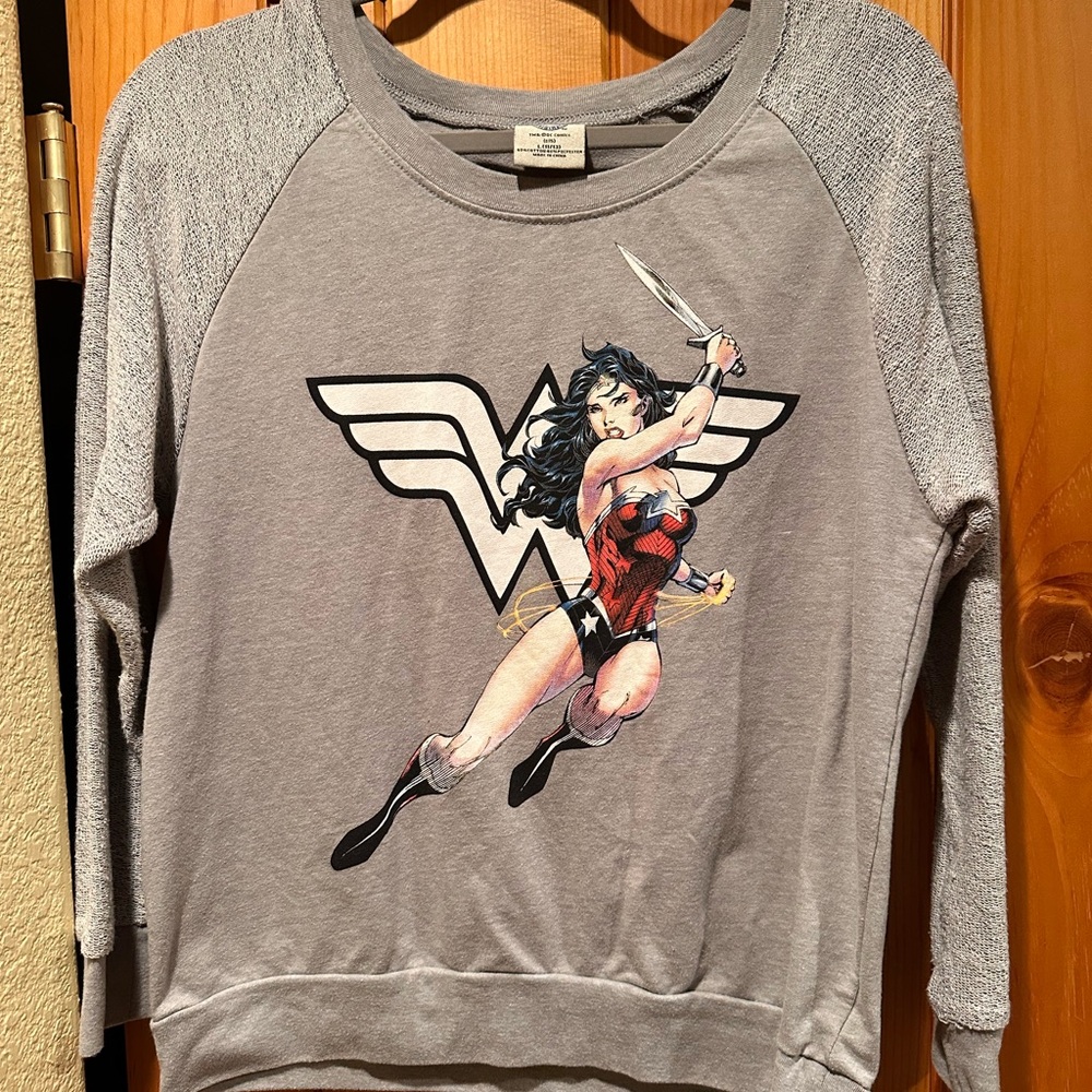 Gray Wonder Woman Graphic Sweatshirt
